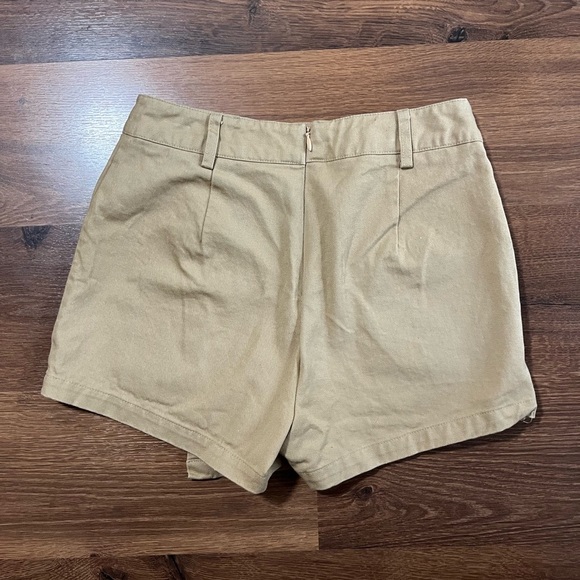 ✨ Princess Polly Button Mini Skort – Beige/Camel ✨ - Picture 7 of 8